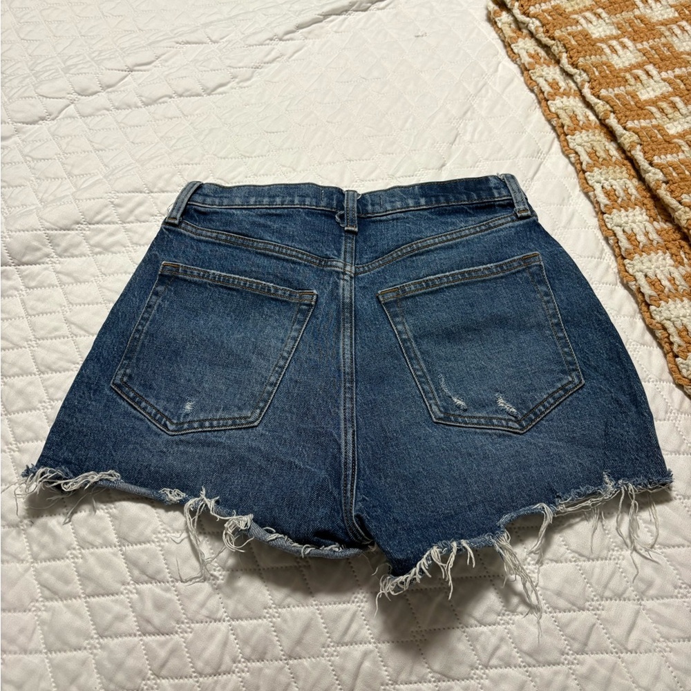 Abercrombie & Fitch Ultra High Rise Mom Shorts Denim - Picture 6 of 6